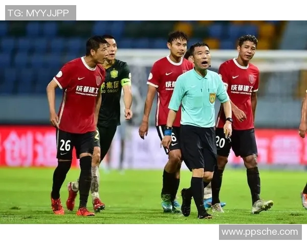 成都足球队进攻表现分析与防守漏洞探讨 成都足球队进攻表现分析与防守漏洞探讨